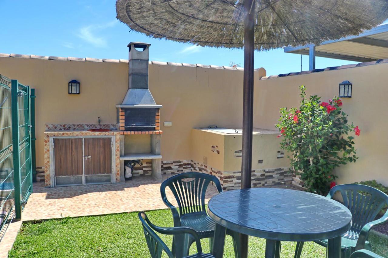 Bungalow Curro Pareja 97 โกนิล เด ลาฟรอนเตรา ภายนอก รูปภาพ